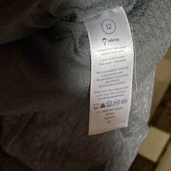 EUC woman’s size 2 Ivivva by Lululemon Define jacket super cute! - Picture 10 of 10